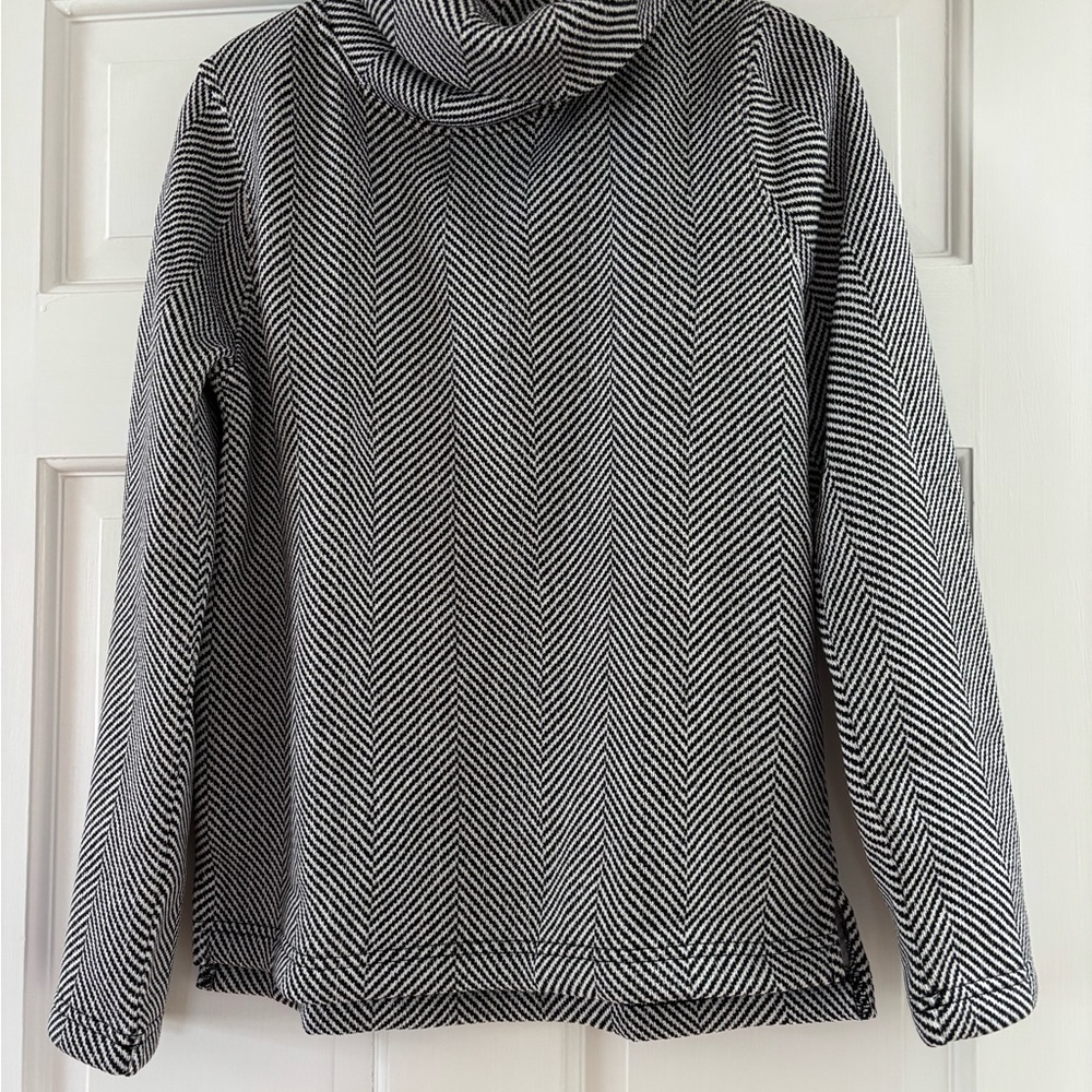 Women's Black and White Sweater